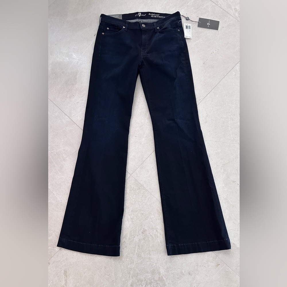 7 For All Mankind Dark Denim Wash Jeans w/ Flared Leg. Size 31